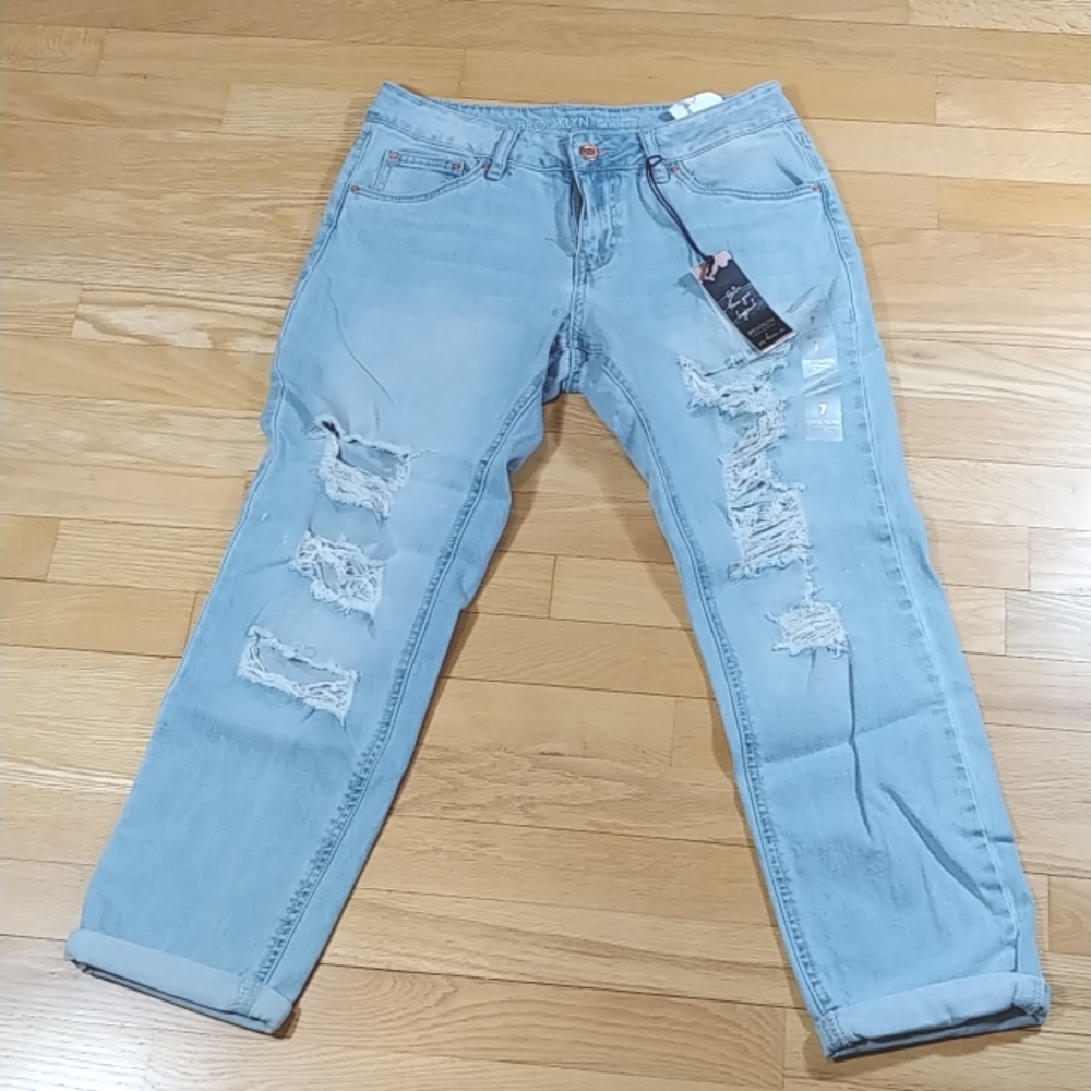 Light wash ripped boyfriend jeans NWT